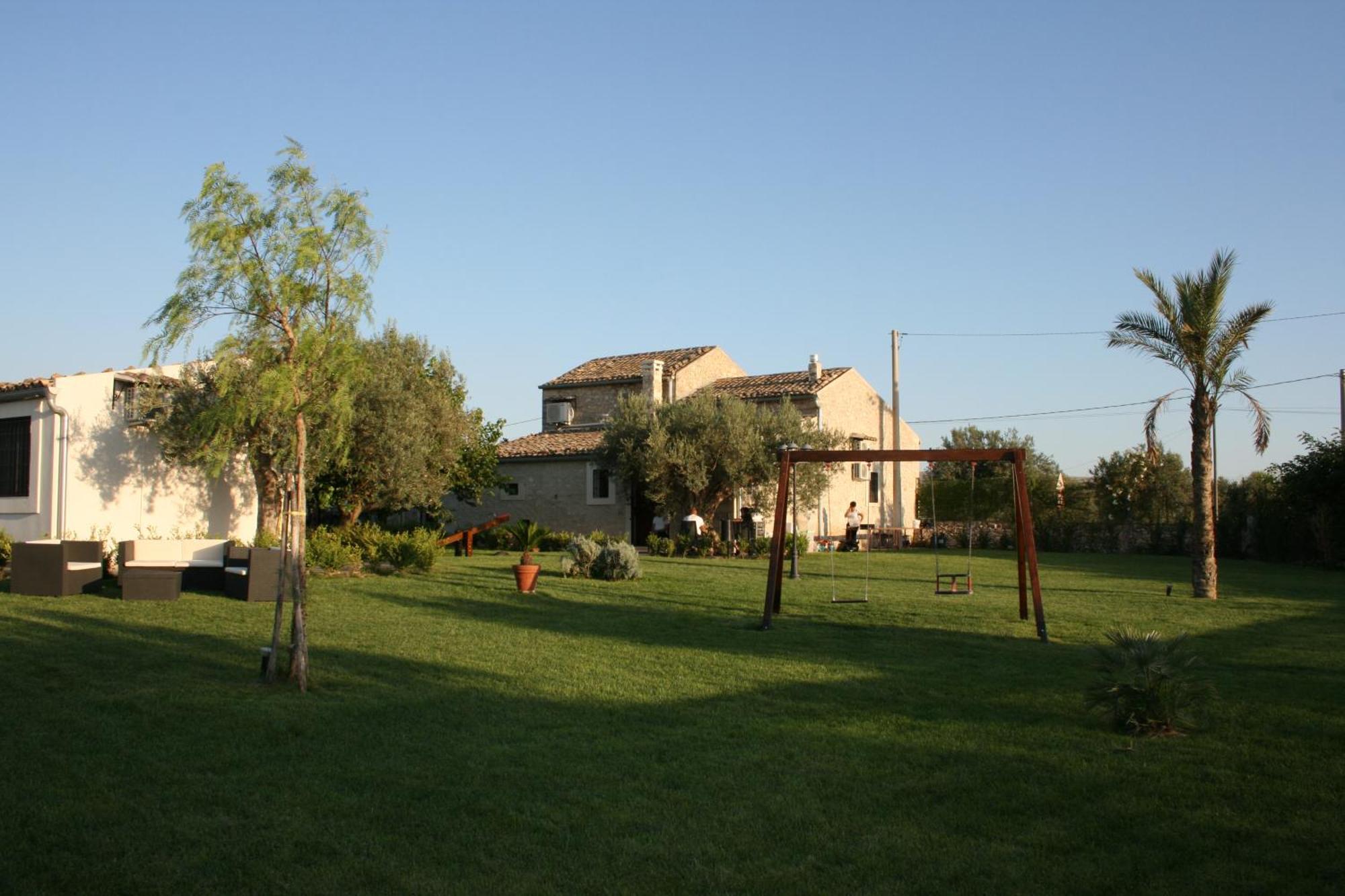 Serravalle Relais & Country Villa with private pool - Esclusive use Chiaramonte Gulfi Esterno foto