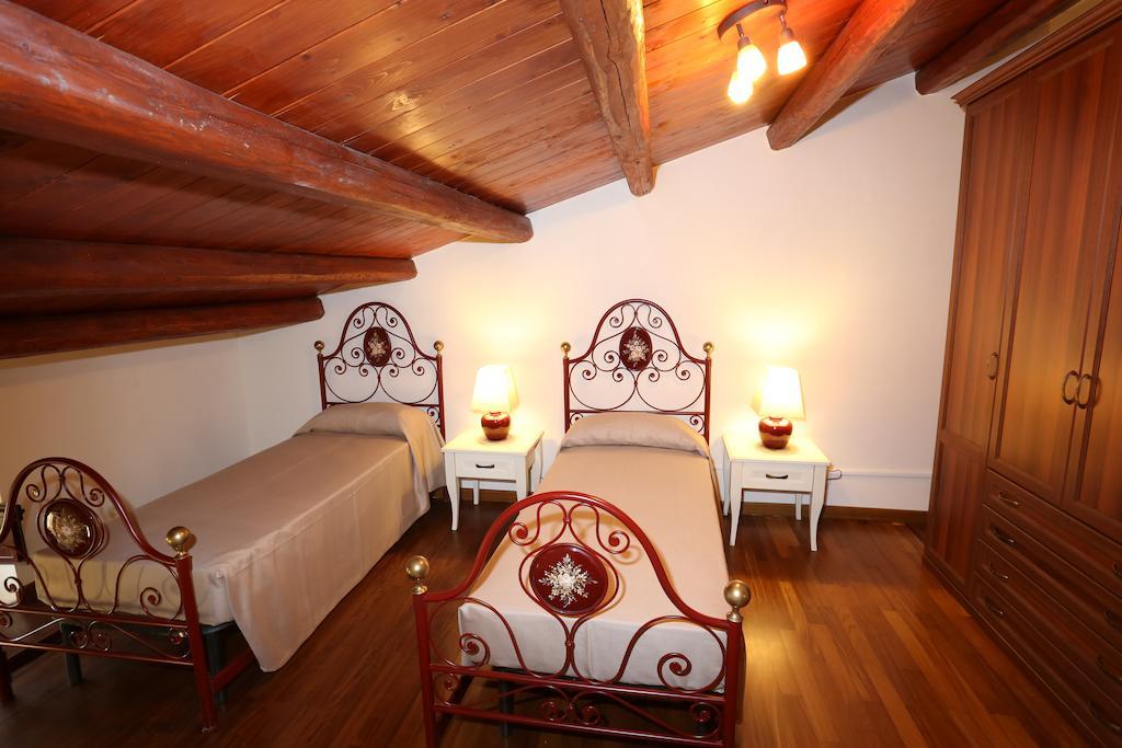 Serravalle Relais & Country Villa with private pool - Esclusive use Chiaramonte Gulfi Camera foto